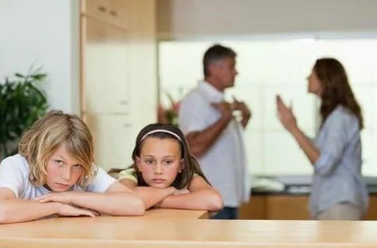Маски, которые надевают дети зависимых родителей