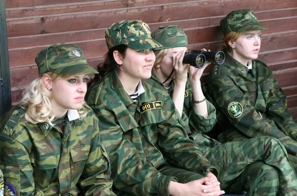 Как женщине устроиться на военную службу по контракту?